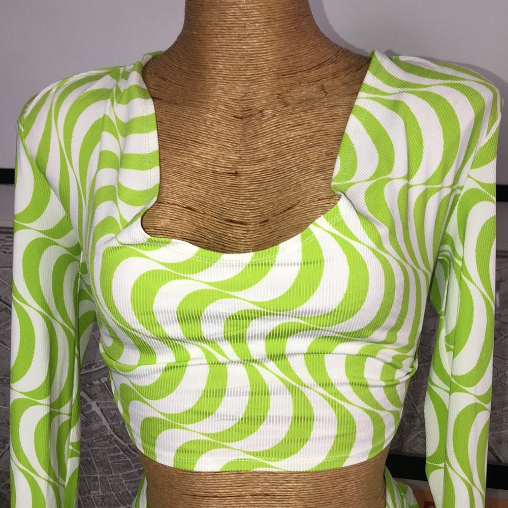 BRONX & BANCO SET Green and White Swirl Crop Top and Skirt Size XS
4 - Picture 2 of 16